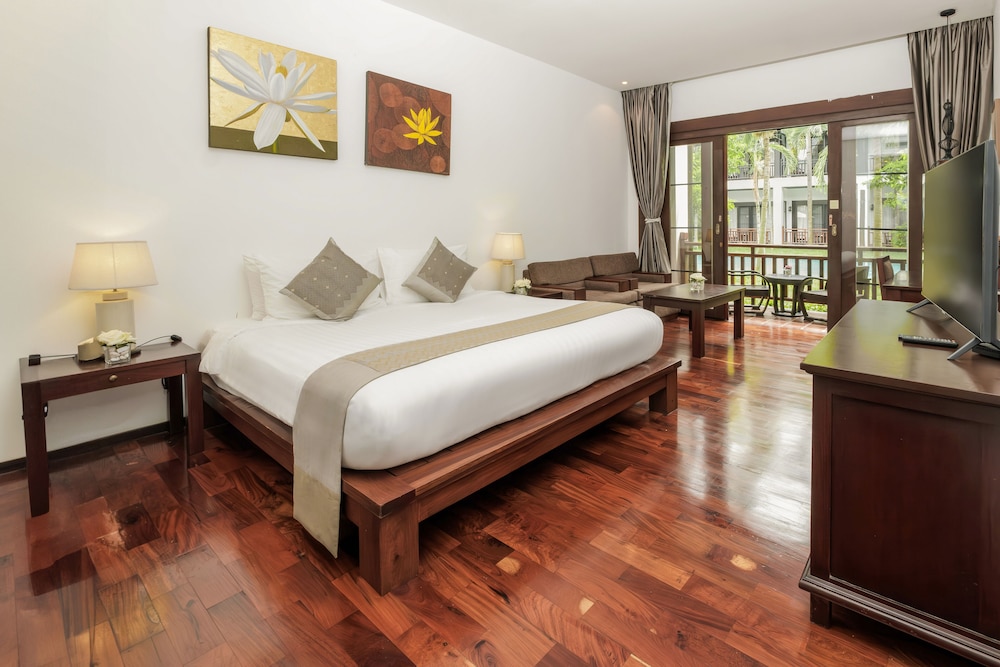 Premium Room, 1 King Bed, Balcony
