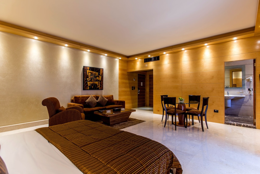 Executive Suite, 1 King Bed, Hot Tub photo 3