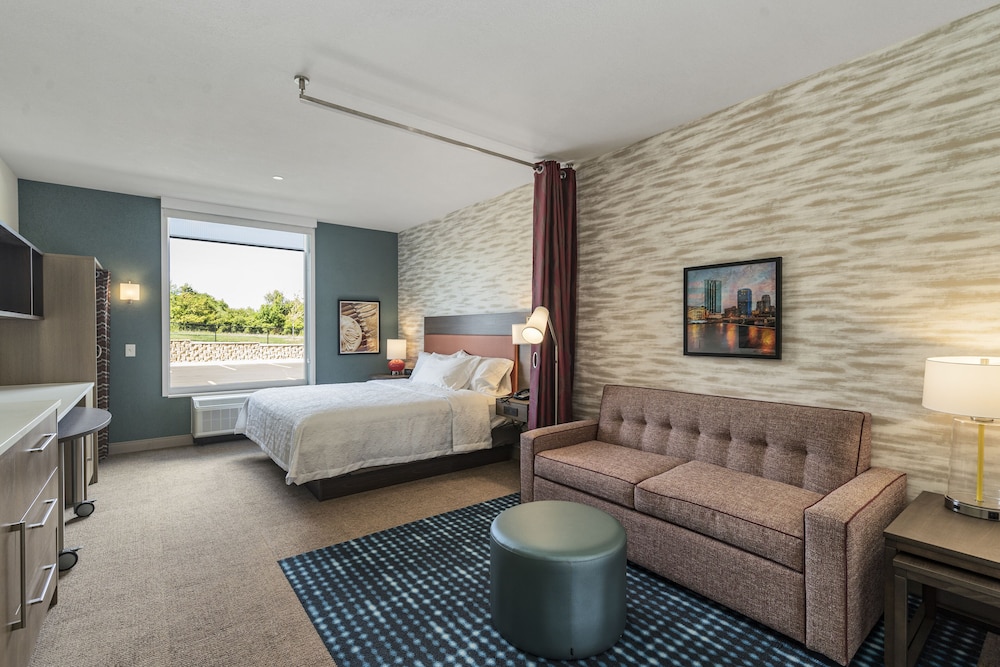 Suite, 1 King Bed, Accessible, Bathtub photo 1