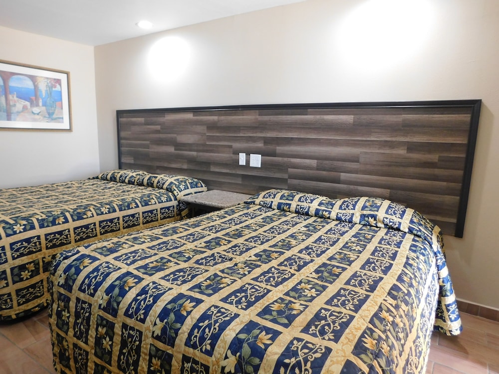 2 Queen Bed Suite Non Smoking photo 1