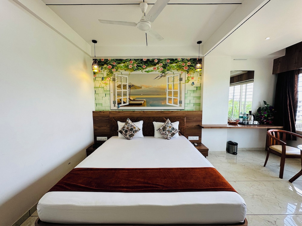 Deluxe Room - Photo 9