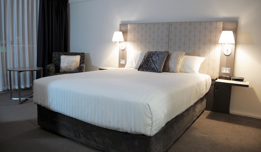 Deluxe Room, 1 Queen Bed, Balcony, City View