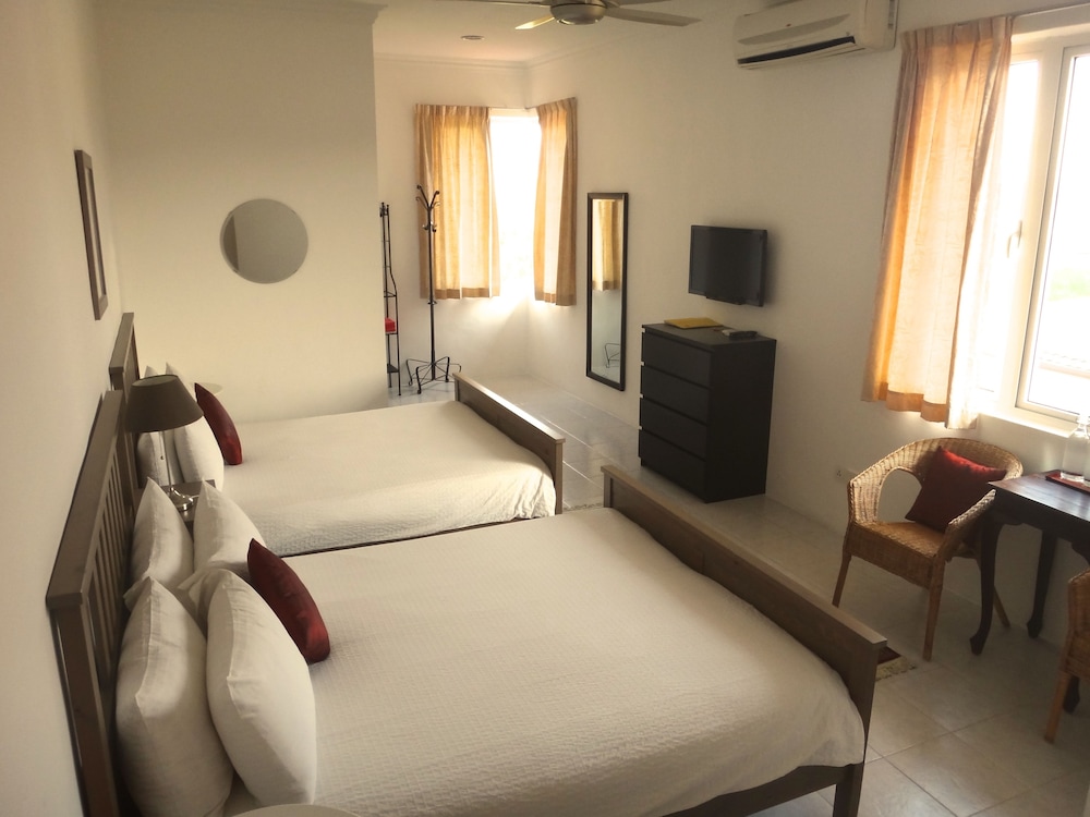 Family Room, 2 Queen Beds photo 3