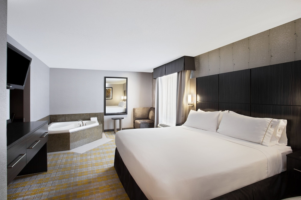 Suite, 1 King Bed (Shower Jetted Bath Combination)