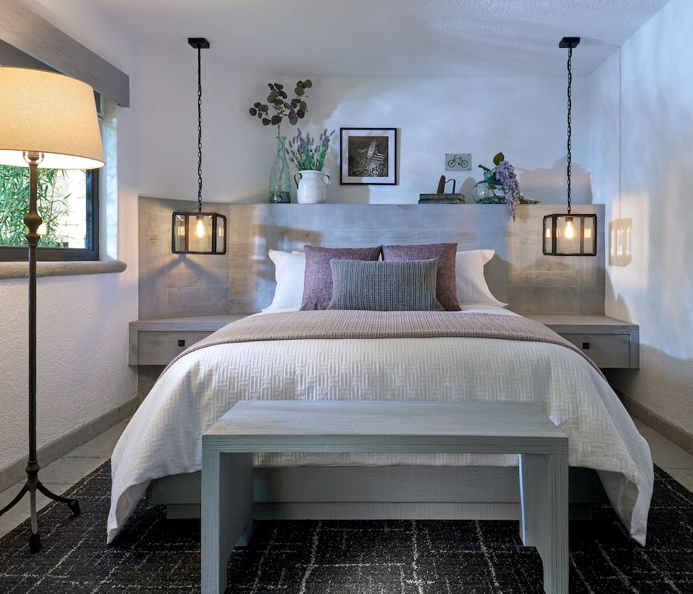 Design Studio Suite, 1 Queen Bed, Non Smoking, Ensuite