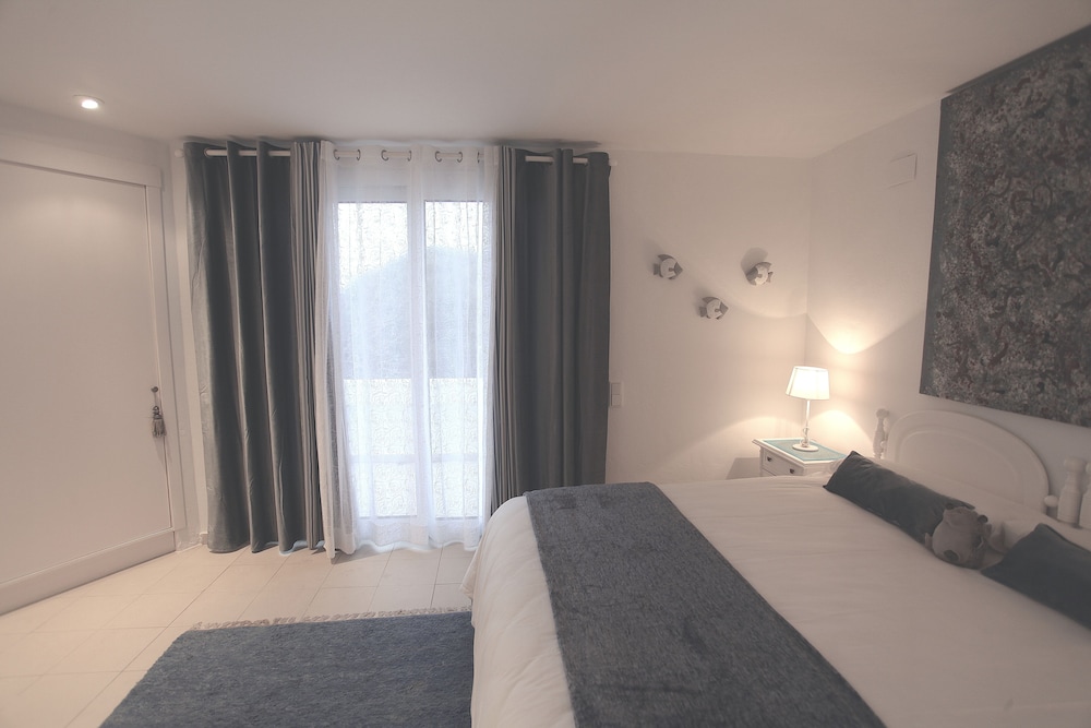 Traditional Villa, 1 King Bed, Pool View, Tower