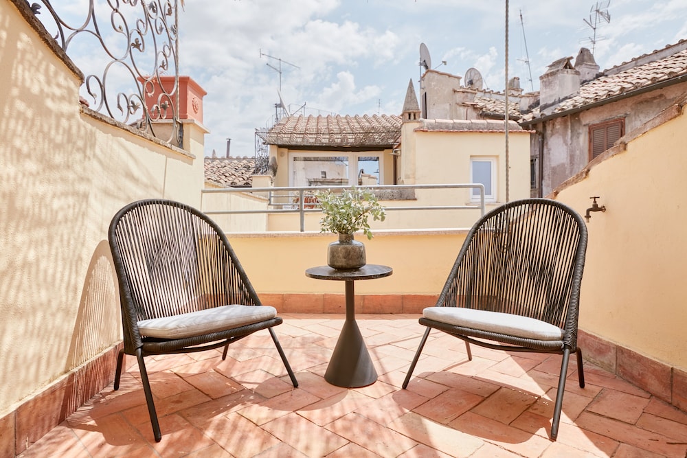 Studio, 1 Queen Bed, Terrace photo 2
