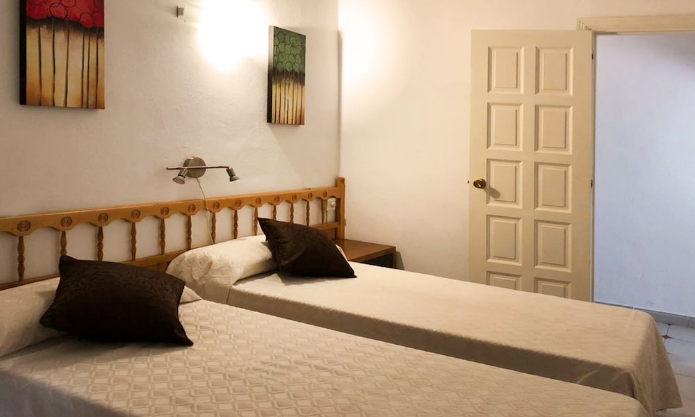 Economy Apartment, 1 Bedroom, Kitchenette, Courtyard View photo 2