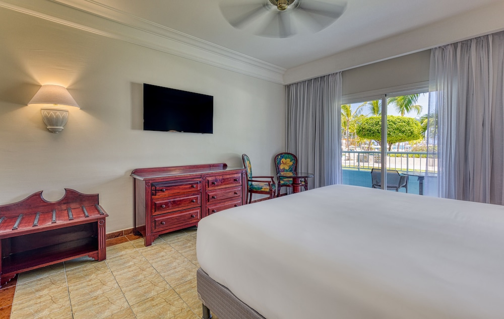 Senator Junior Suite Near Pool King Size