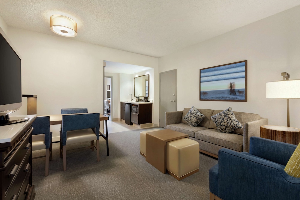 Premium Suite, 1 King Bed, Accessible (Hearing) - Photo 3