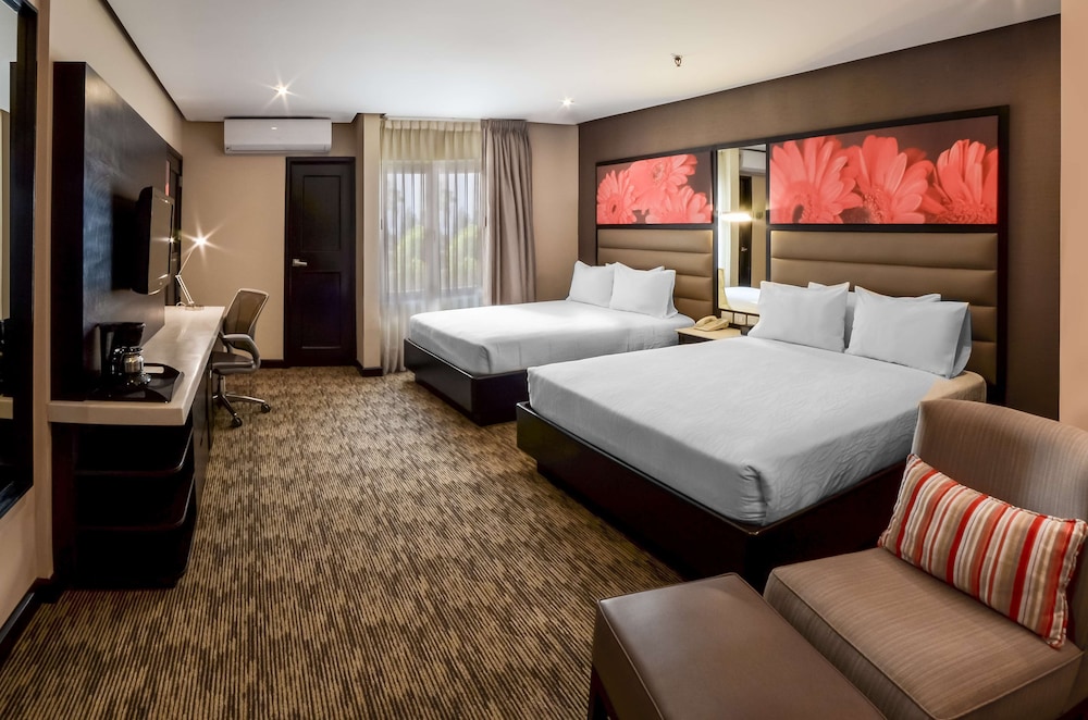 Room, 2 Queen Beds - Photo 3