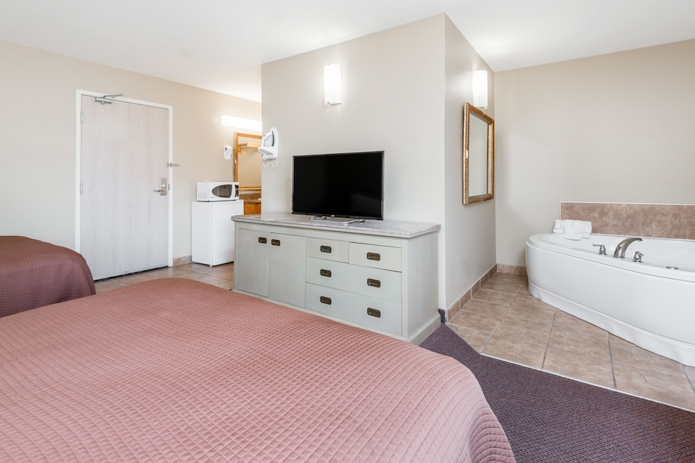 Suite, 1 King Bed photo 1