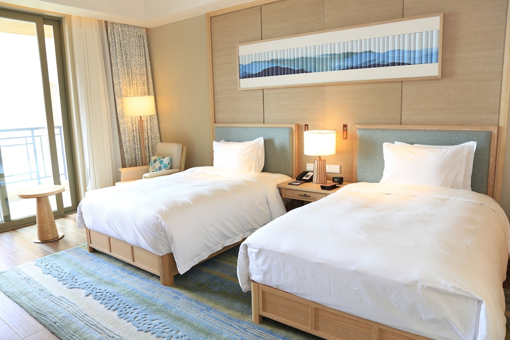 Executive Twin Room, Club Lounge Access photo 2