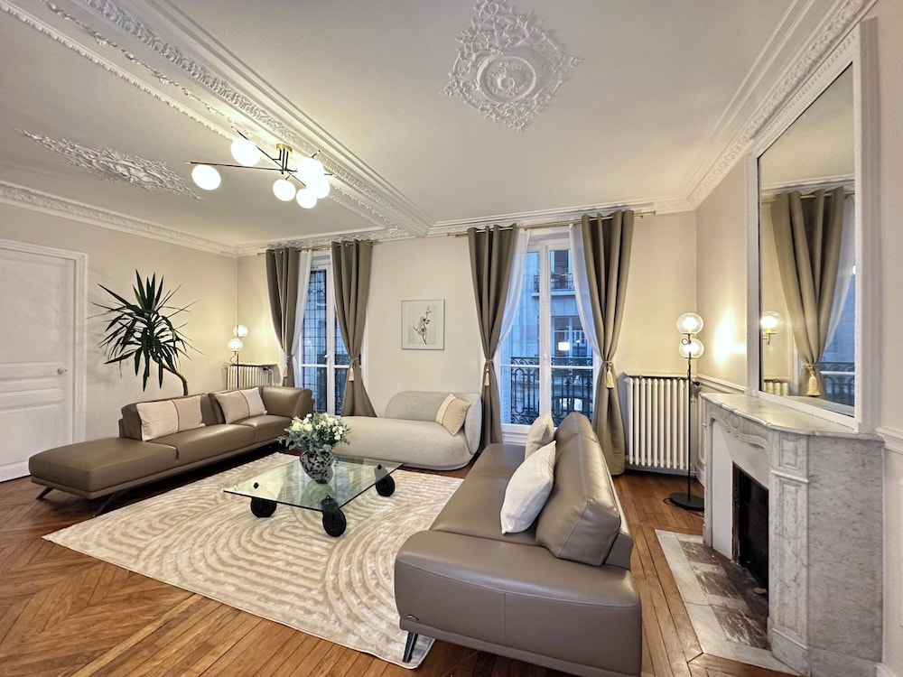 Luxury Apartment, Courtyard View