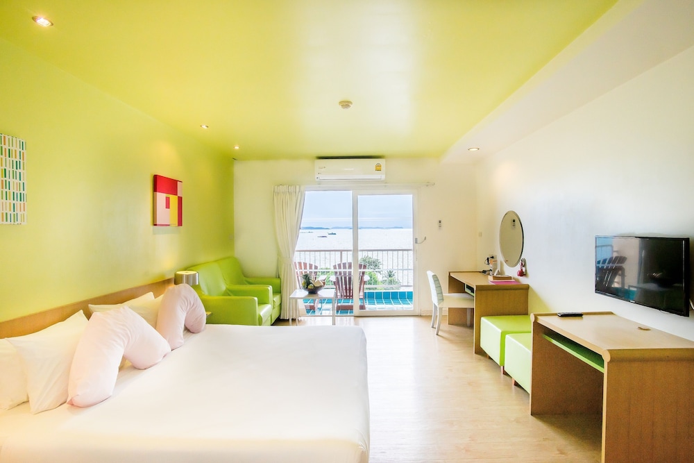 Deluxe Room, Sea View - Photo 6