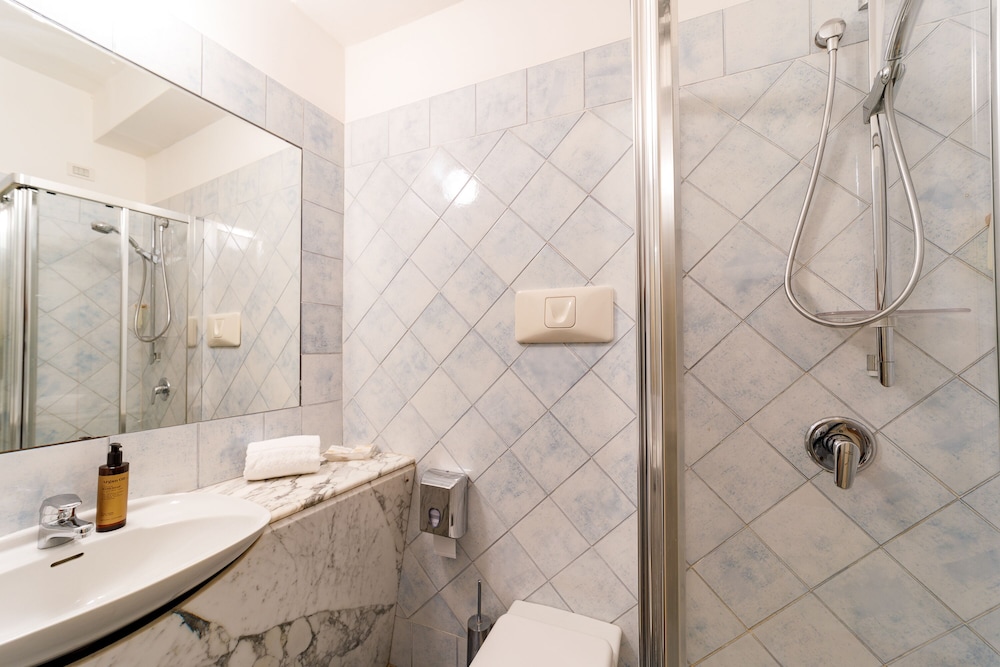 Superior Double Room Single Use - Photo 13