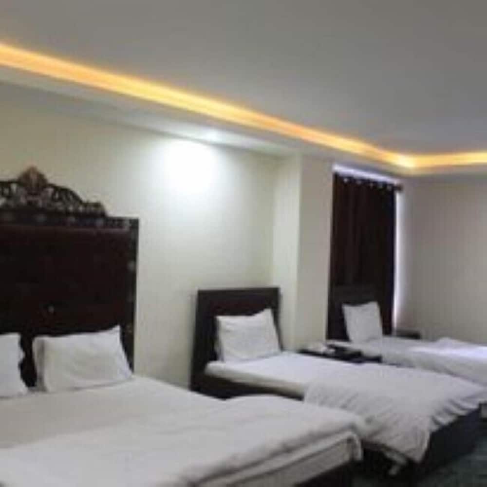Deluxe Triple Room photo 2