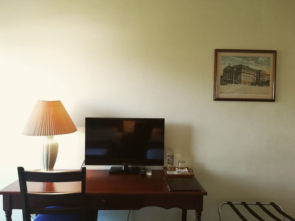 Room, 1 King Bed, Non Smoking photo 2