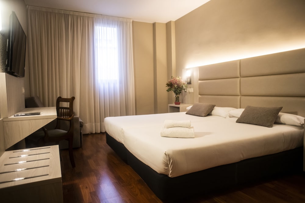 Twin Room - Photo 2