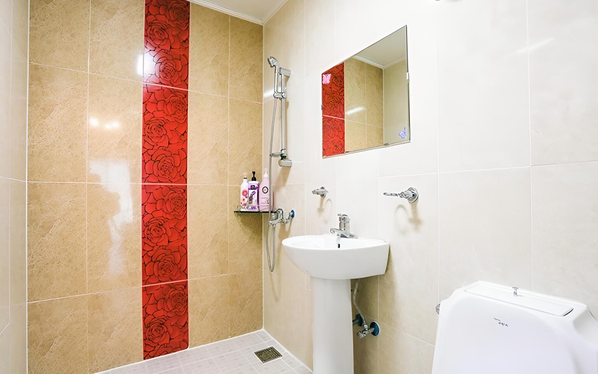 Room (Orange (Unshared House Duplex)) photo 3