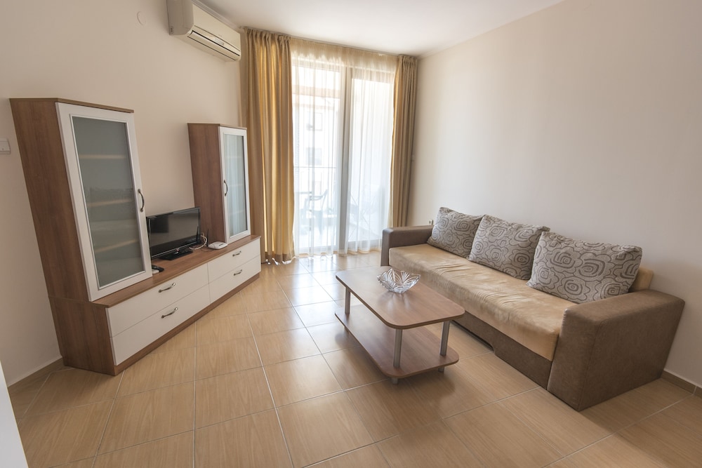 Classic Apartment, 1 Bedroom, Balcony photo 3
