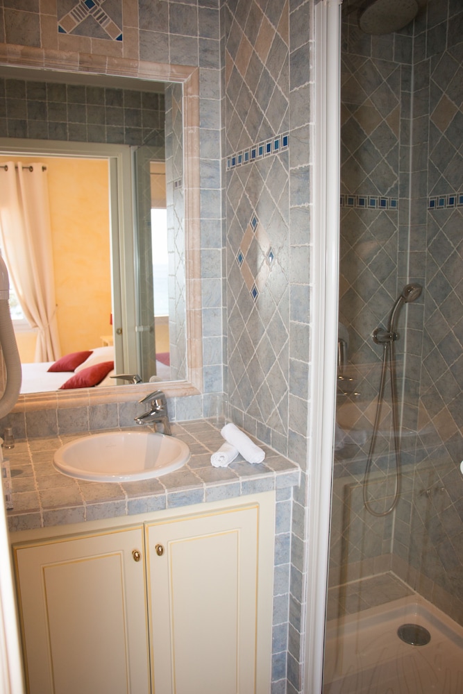Double Room, 1 Queen Bed, Sea View - Photo 4