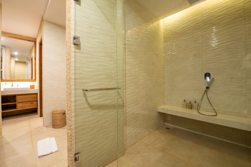 Luxury Glamping with Bathtub - Photo 5