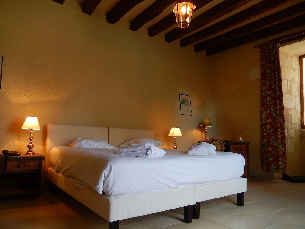 Room, Pool View - Photo 3