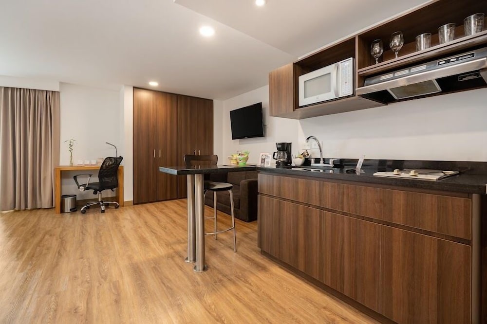Suite, 2 Double Beds - Photo 6