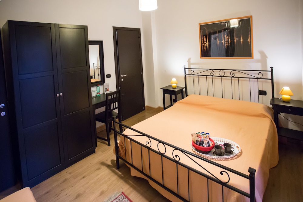 Deluxe Double Room, Multiple Beds, Private Bathroom
