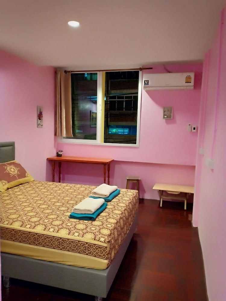 Standard Room (Purple) photo 2