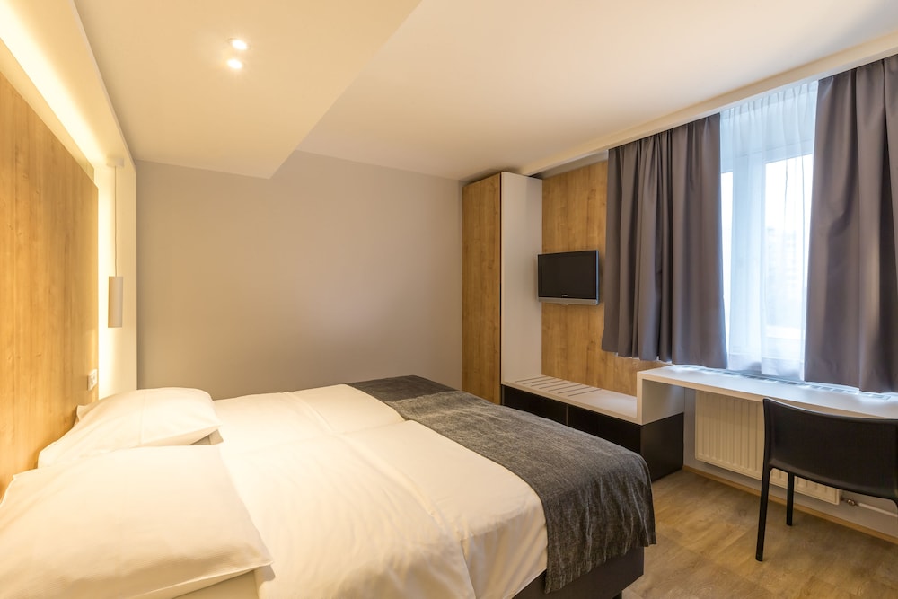 Standard Double Room - Photo 1