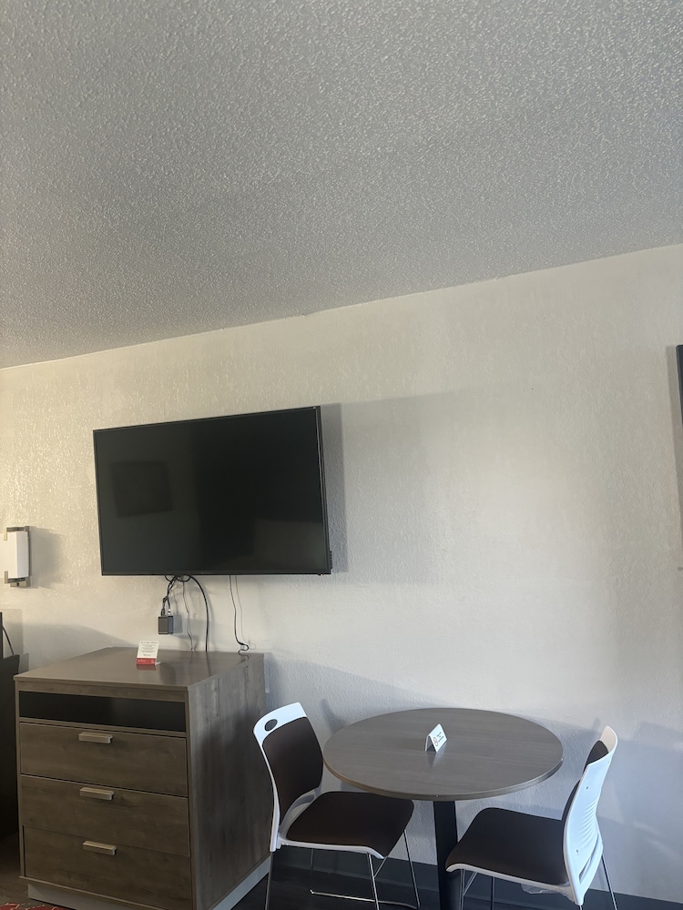 Standard Room, 1 King Bed, Smoking photo 2
