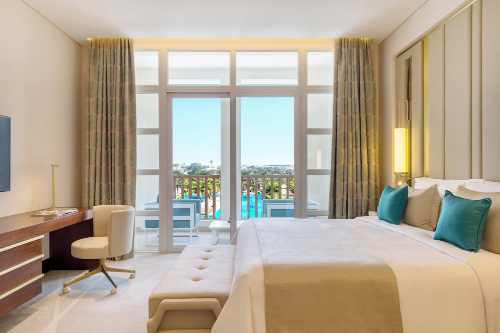 Deluxe Room, 1 King Bed, Pool View (Balcony) - Photo 1