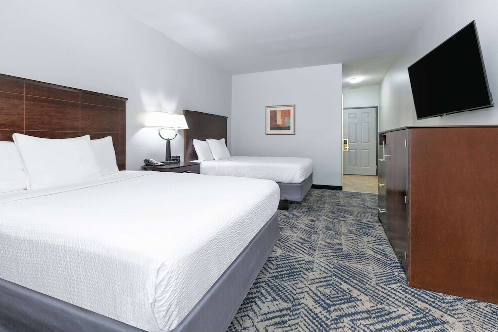 Room, 2 Queen Beds, Accessible, Non Smoking (Roll-In Shower) - Photo 2