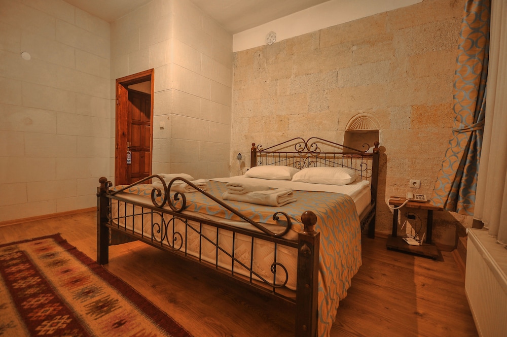 Family Room - Photo 2