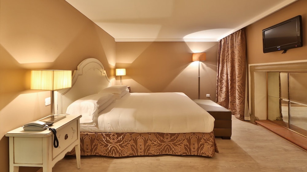 Executive Room - Photo 1