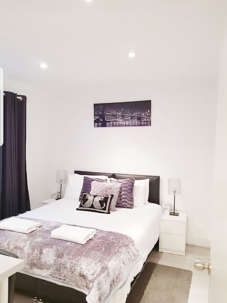 Deluxe Double or Twin Room, Shared Bathroom, Garden View photo 2