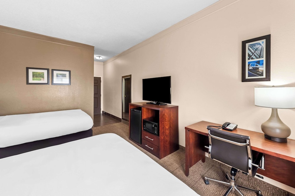Room, 2 Queen Beds, Accessible, Non Smoking - Photo 3