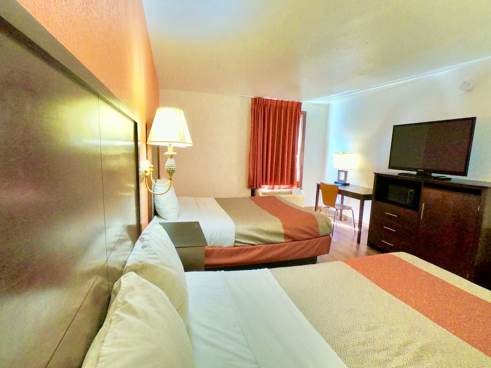 Deluxe Room, 2 Queen Beds, Non Smoking, Refrigerator & Microwave - Photo 3