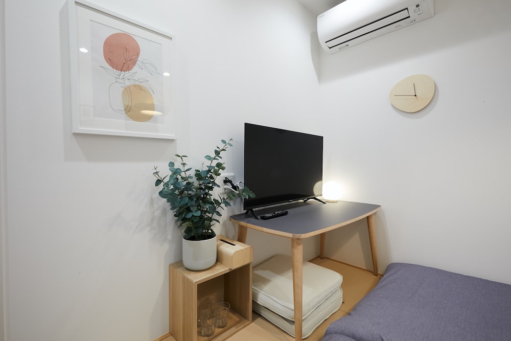 305 photo 2
