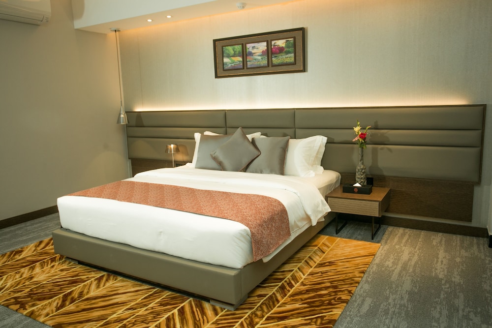 Premium Room, 1 King Bed, Balcony, City View photo 2