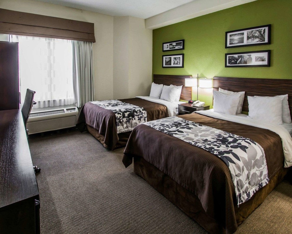 Double Room, 2 Double Beds, Accessible, Non Smoking - Photo 1