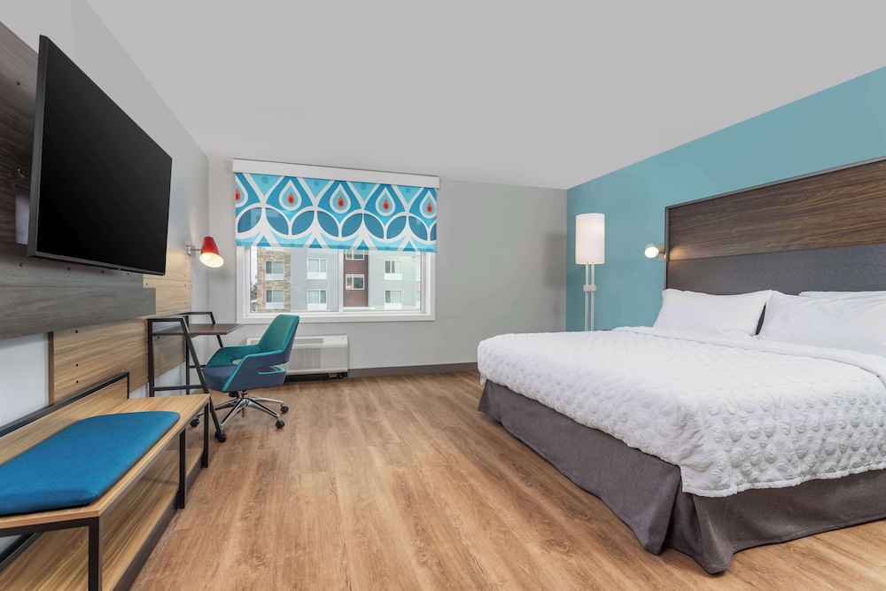 Room, 1 King Bed, Accessible (Mobility, Hearing, Roll-In Shower) - Photo 1