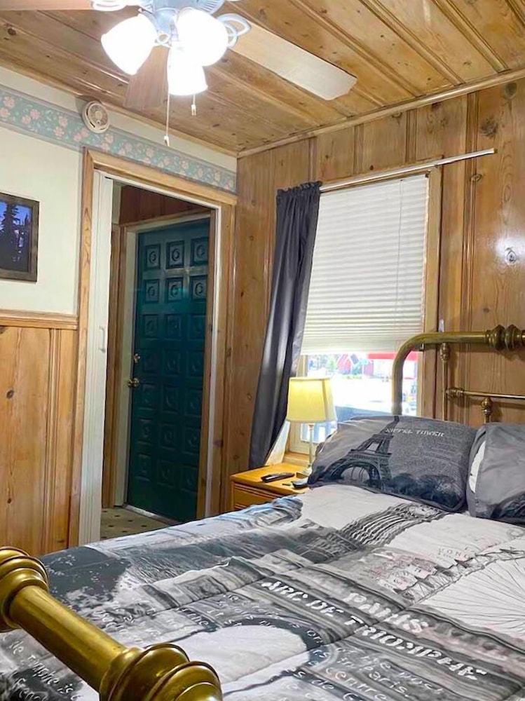 The Caddis Room photo 2