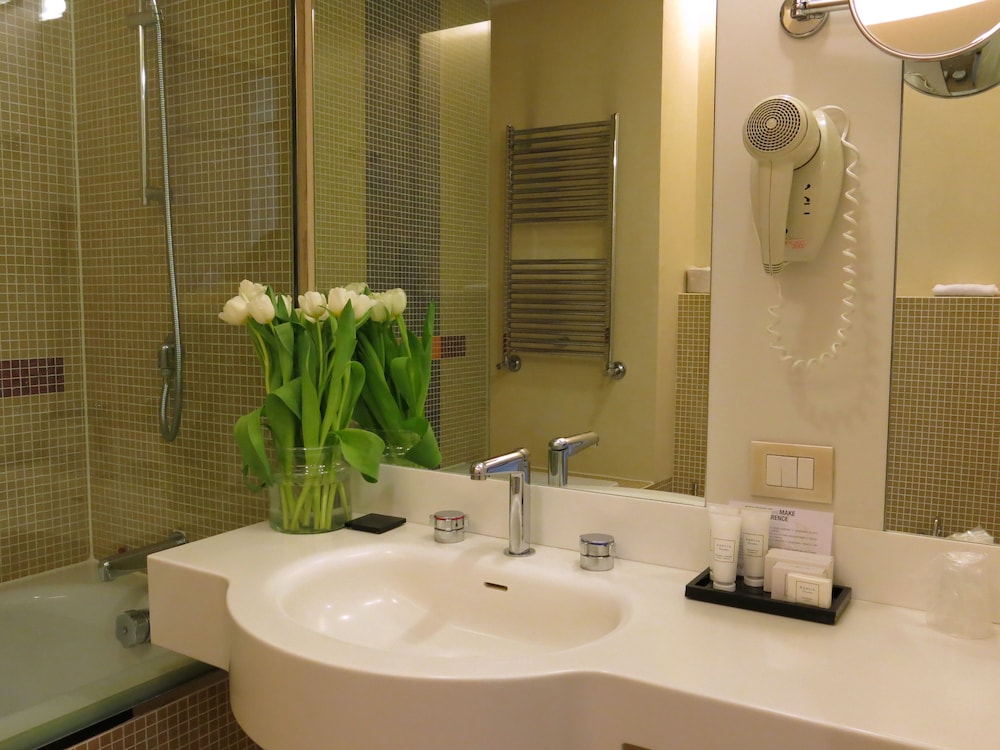 Standard Triple Room, 3 Twin Beds - Photo 3