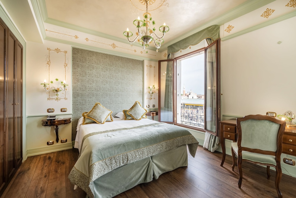 Deluxe Double Room Canal View