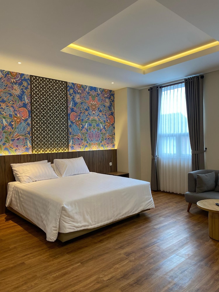Suite, City View
