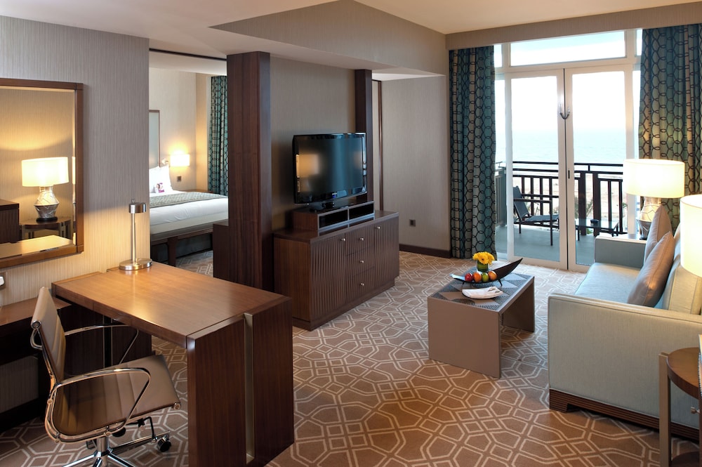 Junior Suite, 1 King Bed, Balcony photo 3
