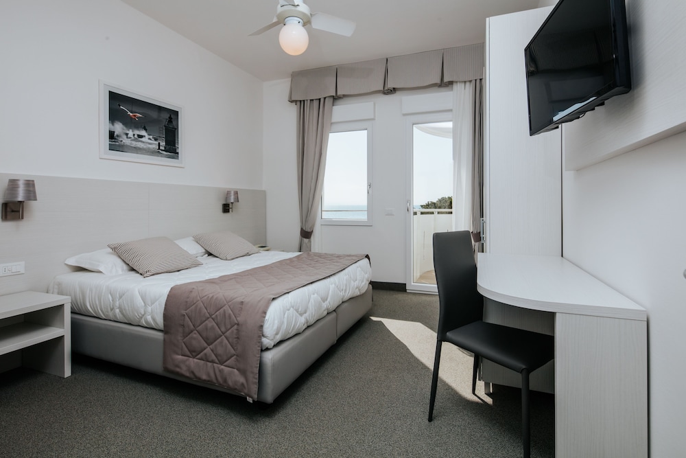 Quadruple Room, Sea View
